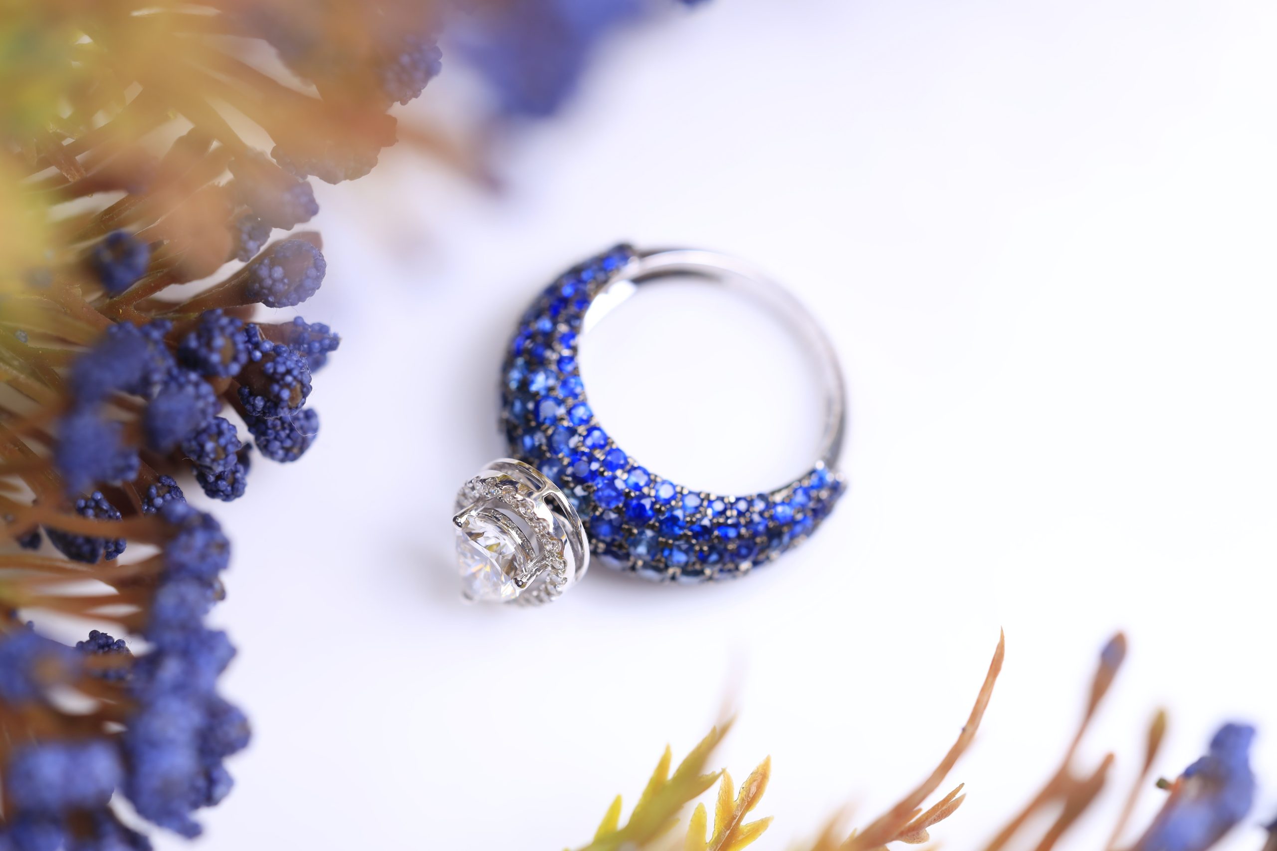 découvrez l'univers fascinant de la haute joaillerie, ses techniques d'exception, ses créations uniques et son savoir-faire artisanal incomparable.